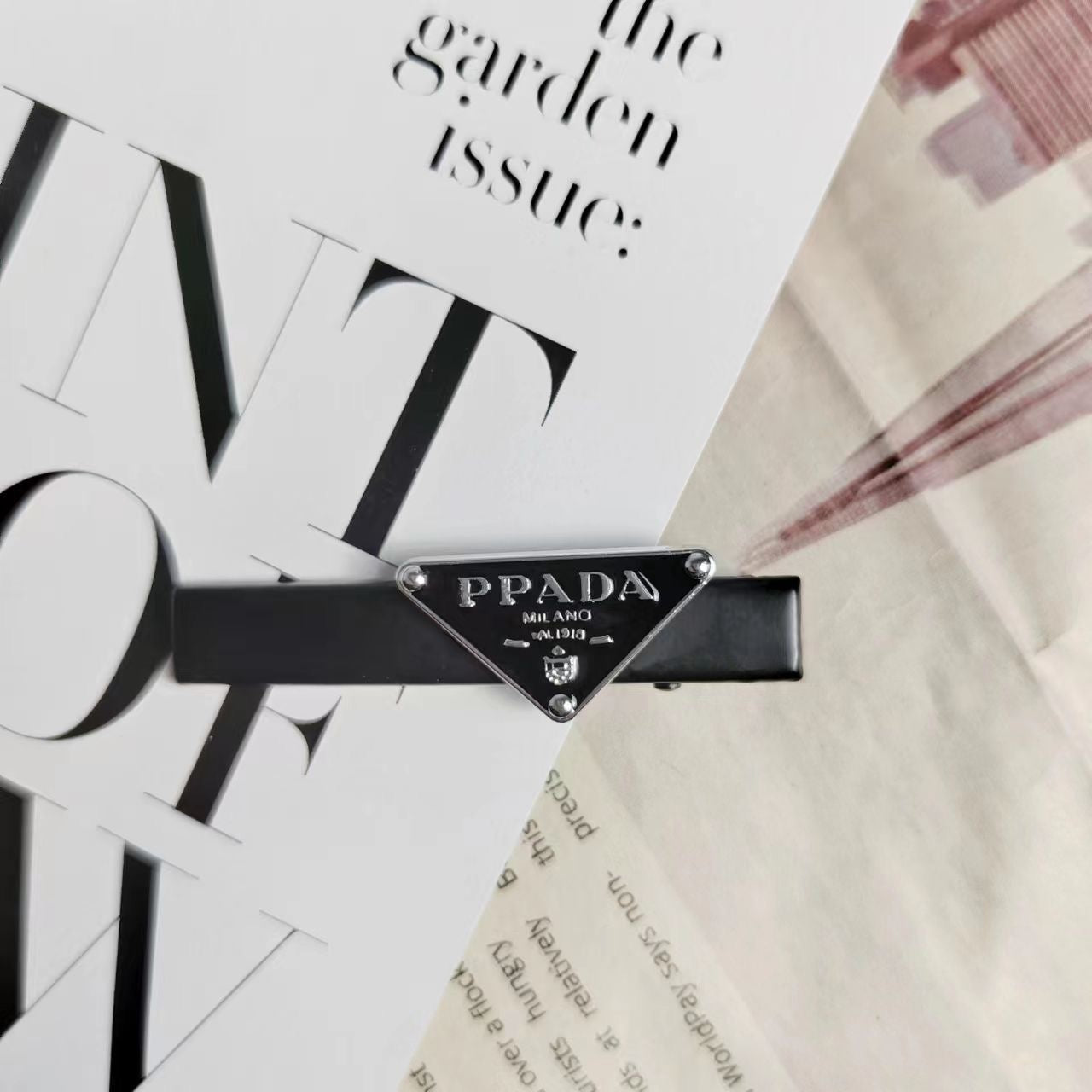 Prada Black Hair Pins ITEM NO.: HF-HD001