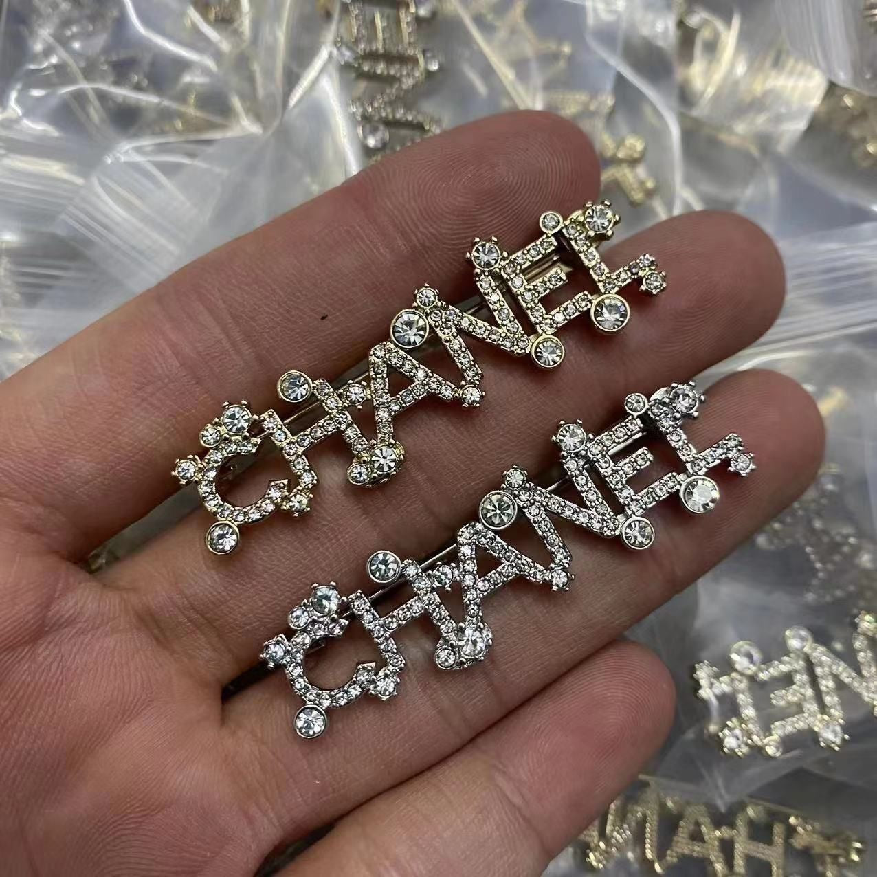 Multi-colors Chanel Breastpins ITEM NO.: HF-JL047