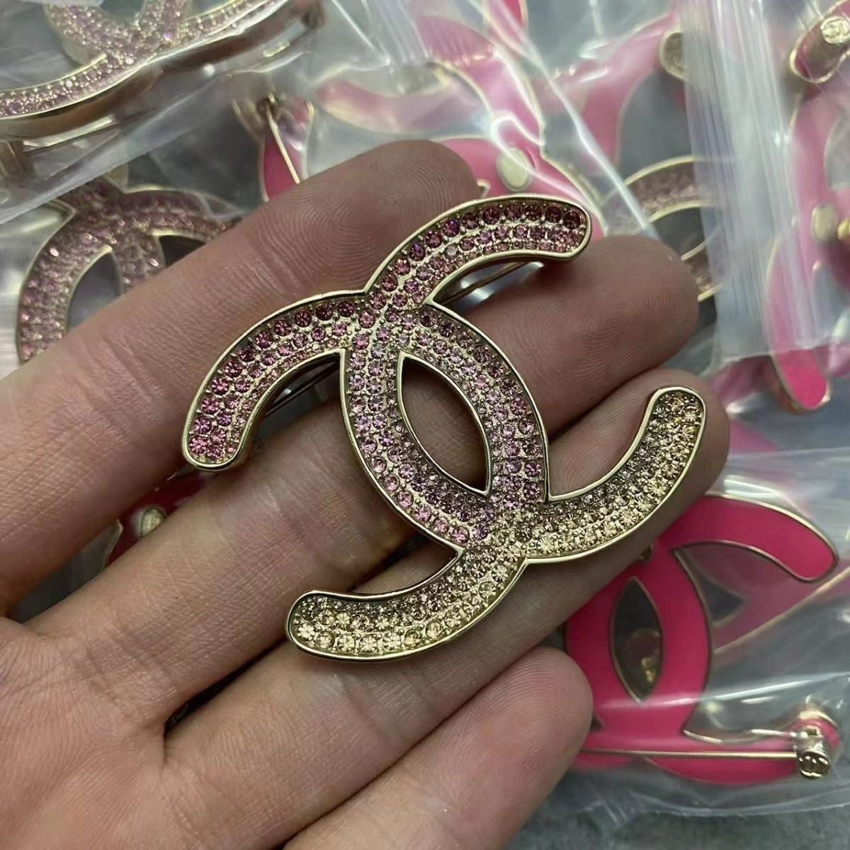 Six Different Styles Chanel CC Breastpin ITEM NO.: HF-JL001