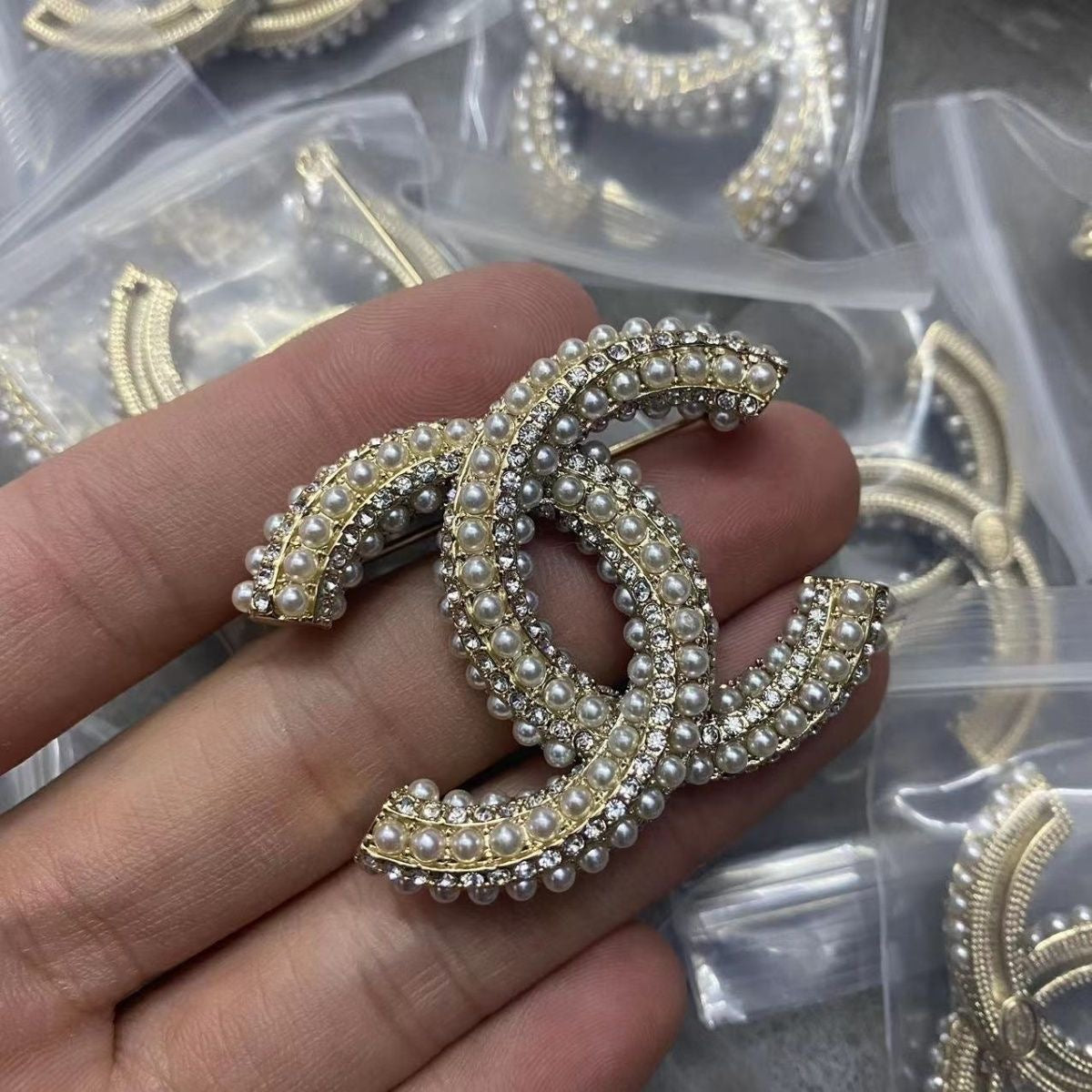 Six Different Styles Chanel CC Breastpin ITEM NO.: HF-JL001
