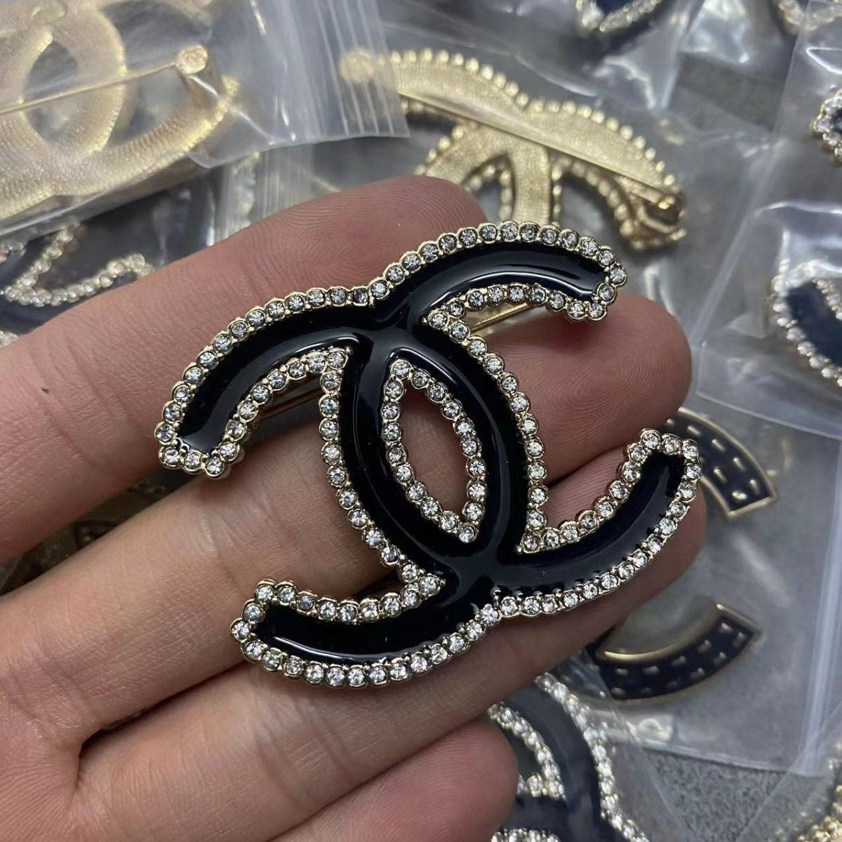 Six Different Styles Chanel CC Breastpin ITEM NO.: HF-JL001
