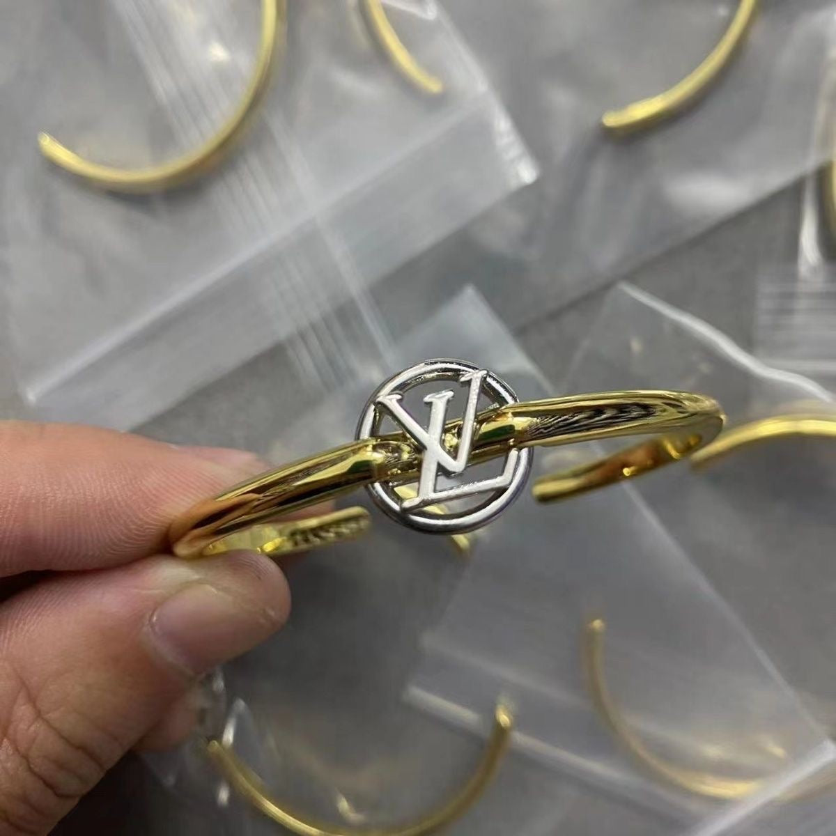 Fashionable Silver Gold LV Bracelet   ITEM NO.: HF-JL007