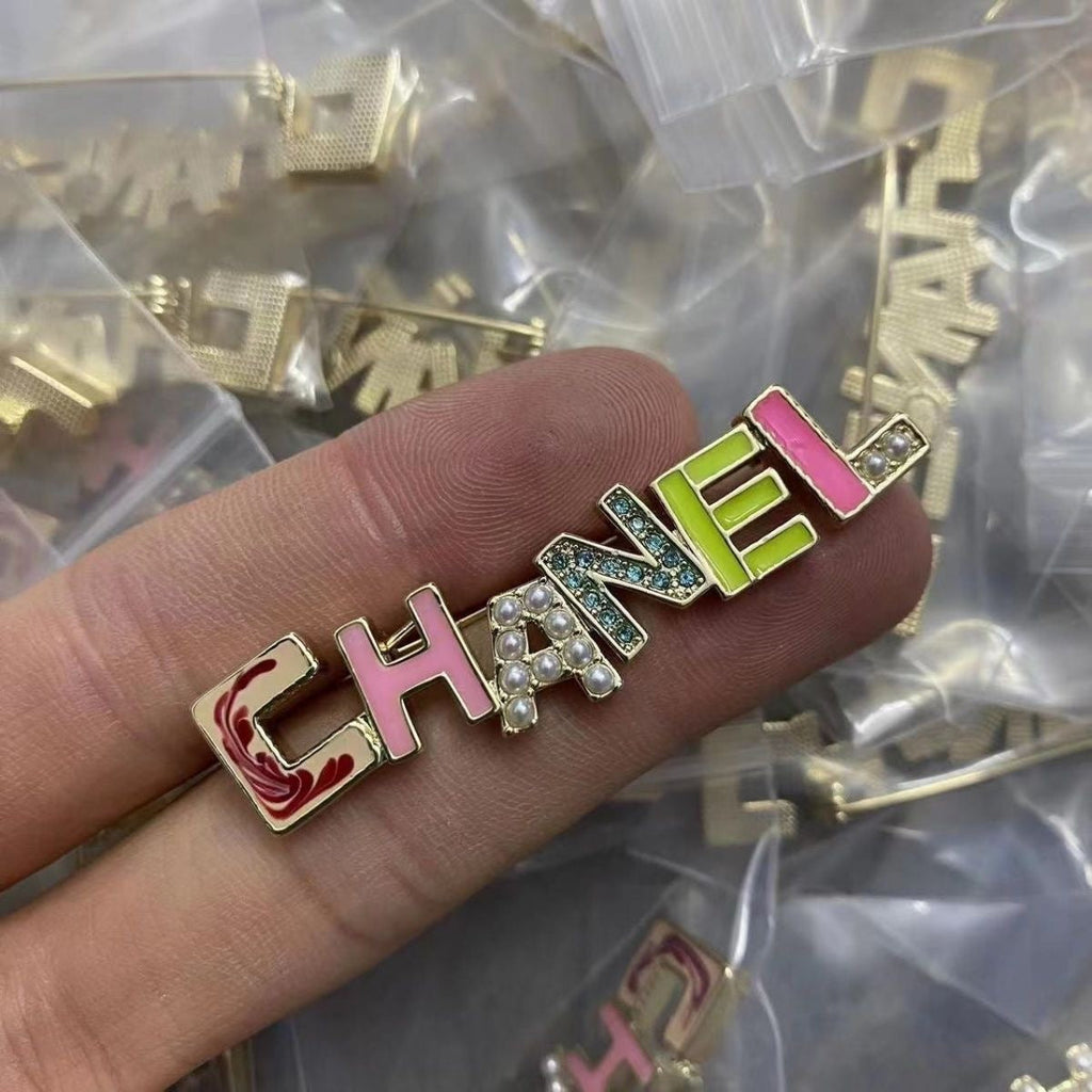 Multi-colors Chanel Breastpins   ITEM NO.: HF-JL047