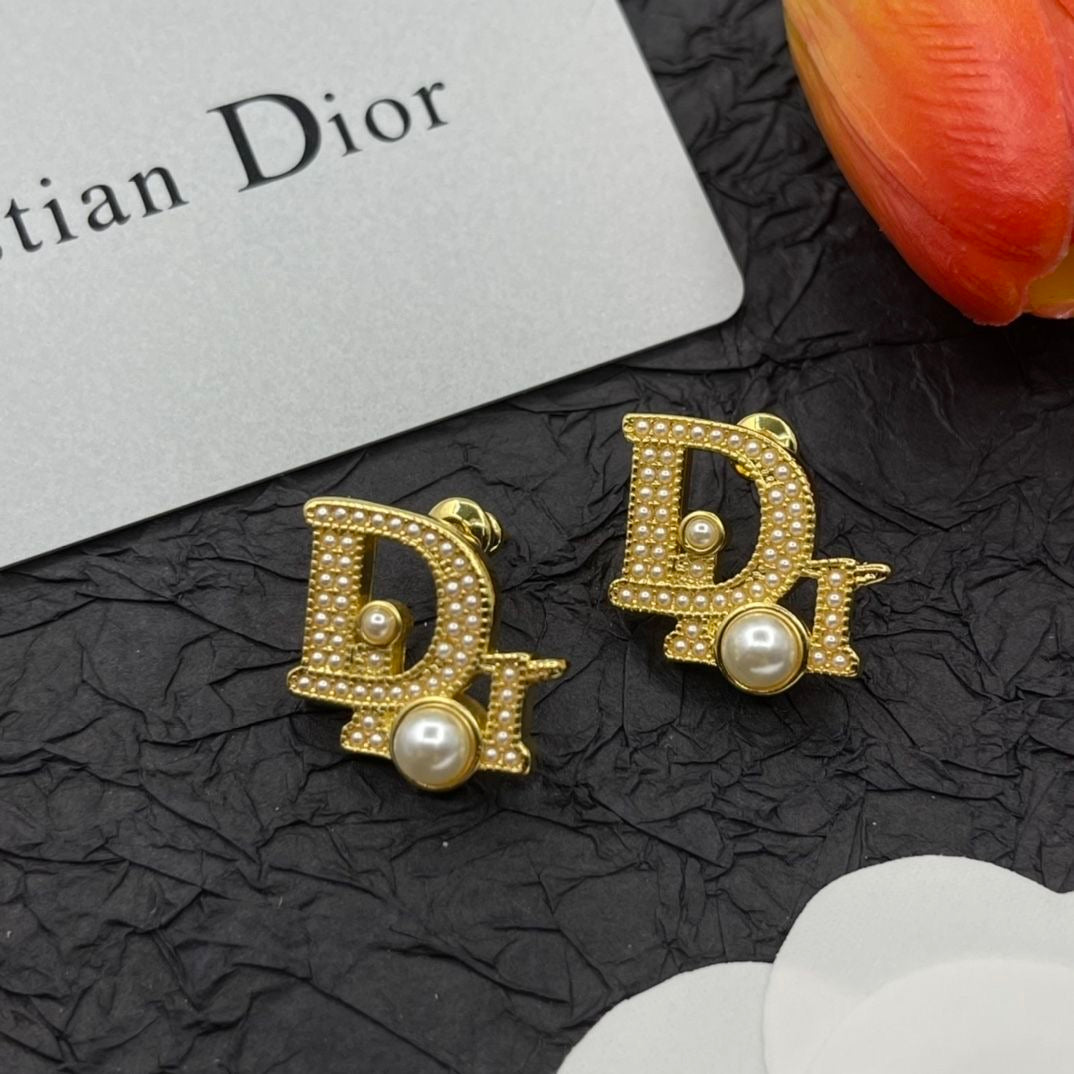 Christian Dior Gorgeous Vintage Pearl Earrings   ITEM NO.: HF-JL058