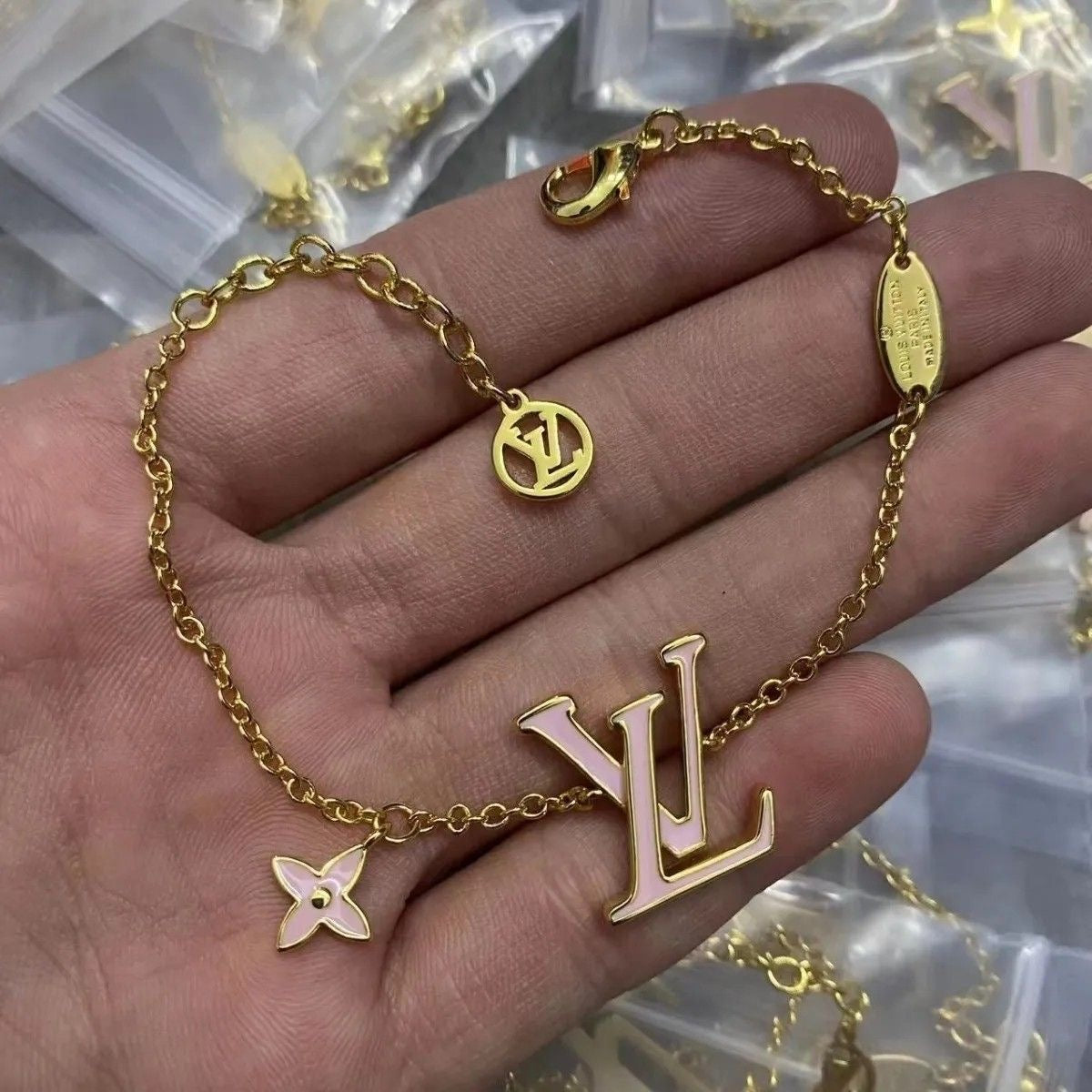 Fashionable Pink LV Bracelet   ITEM NO.: HF-JL010