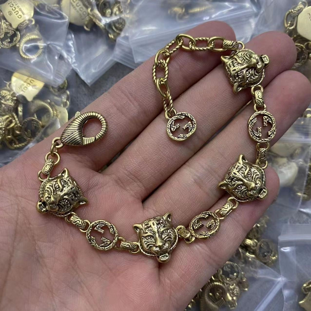 Fashionable Silver Gold Gucci GG Bracelet   ITEM NO.: HF-JL008