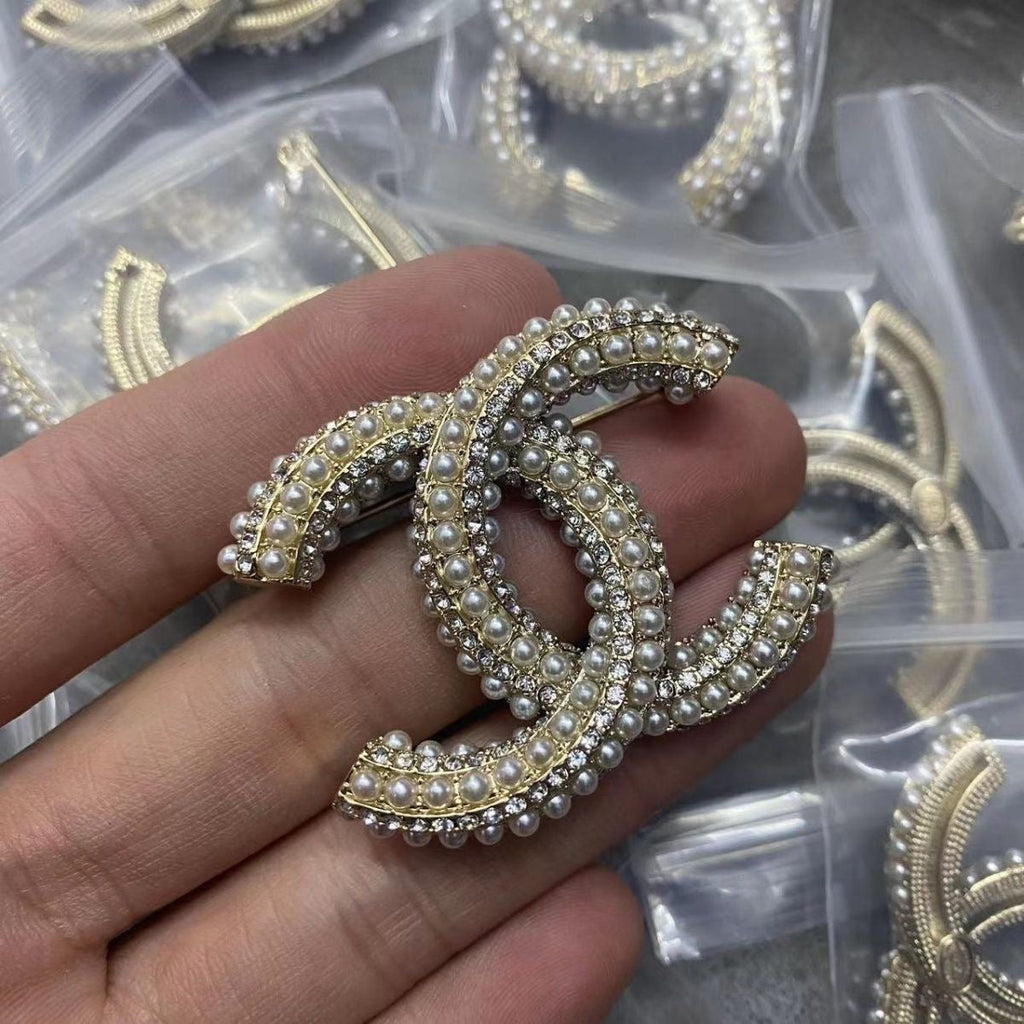 Six Different Styles Chanel CC Breastpin   ITEM NO.: HF-JL001