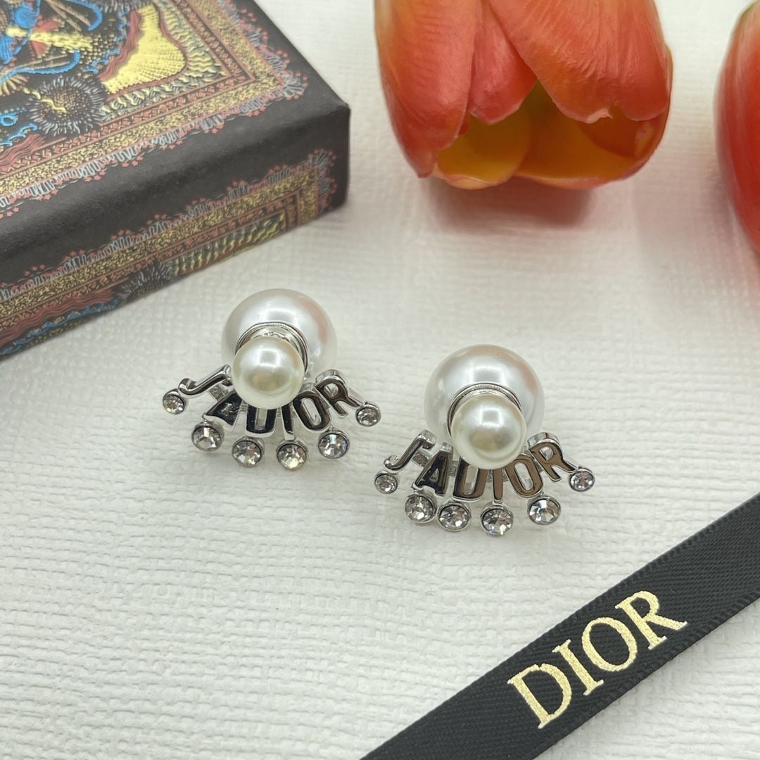 Delicate Pearl Style Christian Dior Earrings   ITEM NO.: CS-JL048