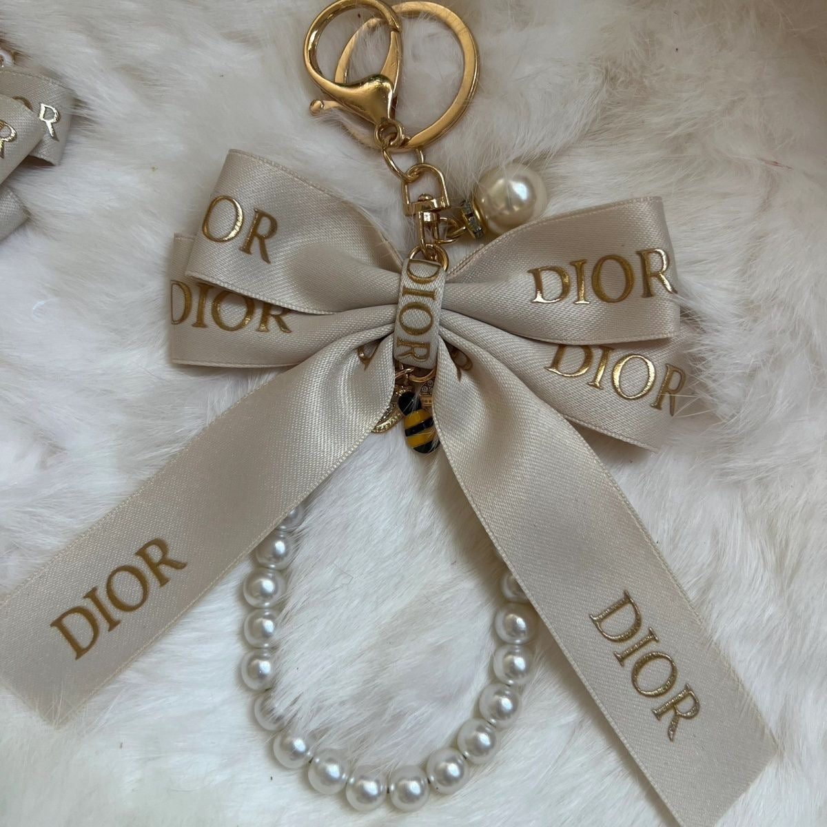 DIOR Handmade Bowknot Premium Pearl Keychain Item NO.:HF-KC007
