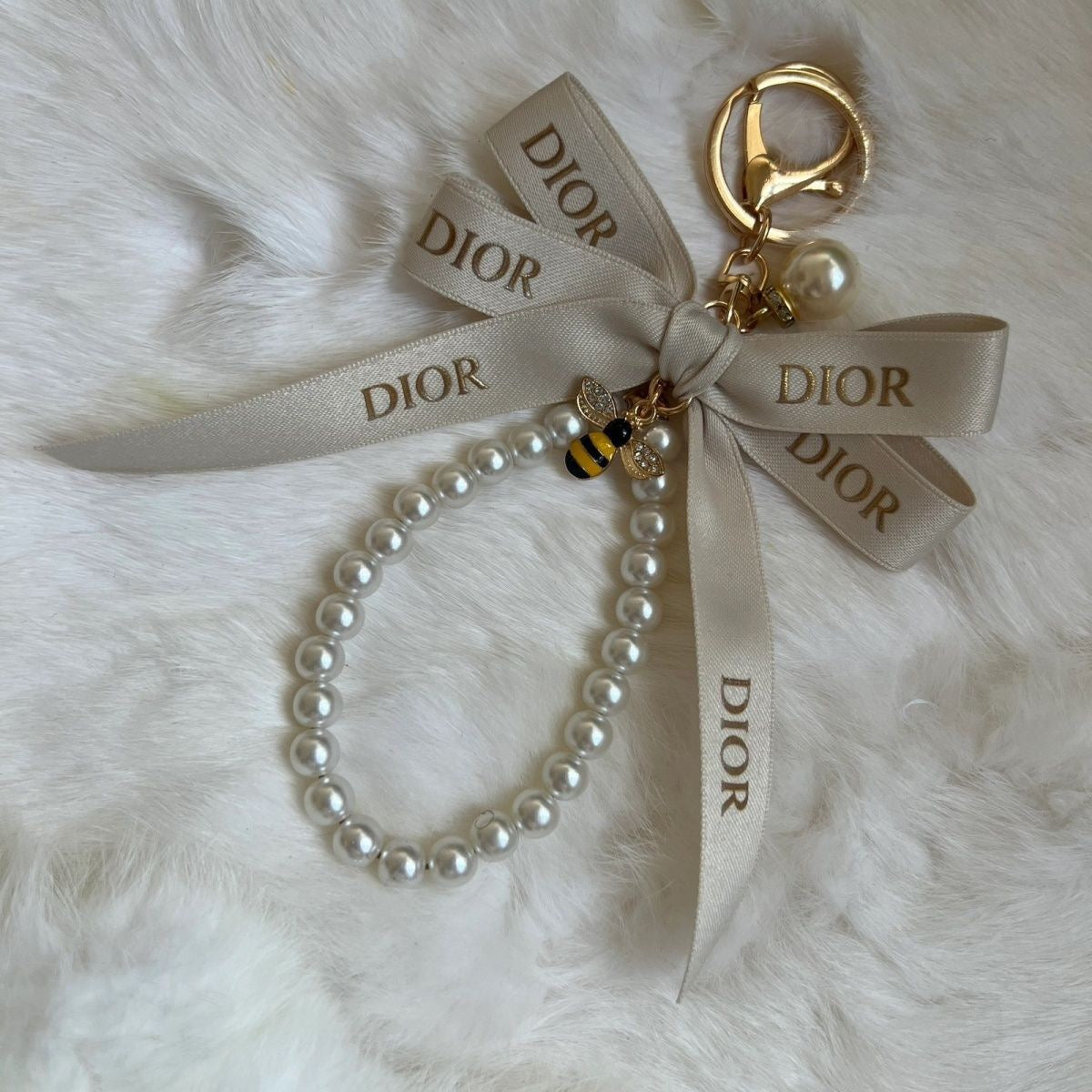 DIOR Handmade Bowknot Premium Pearl Keychain Item NO.:HF-KC007