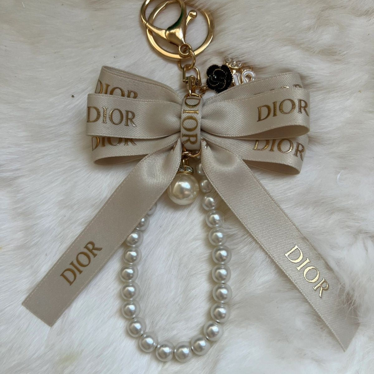 DIOR Handmade Bowknot Premium Pearl Keychain Item NO.:HF-KC007