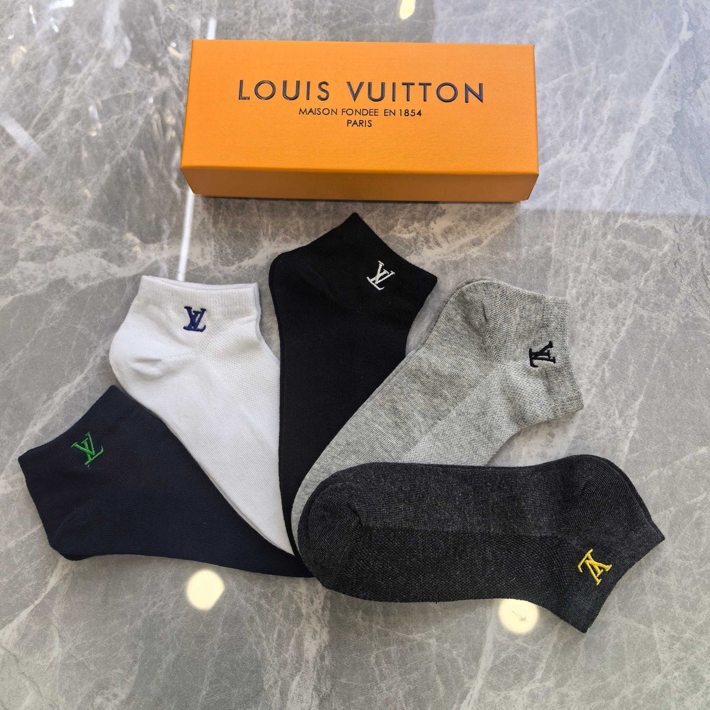 LV 5-Pair Gift Box Casual High-Stretch Athletic Ankle Socks Item NO.:HF-SK006