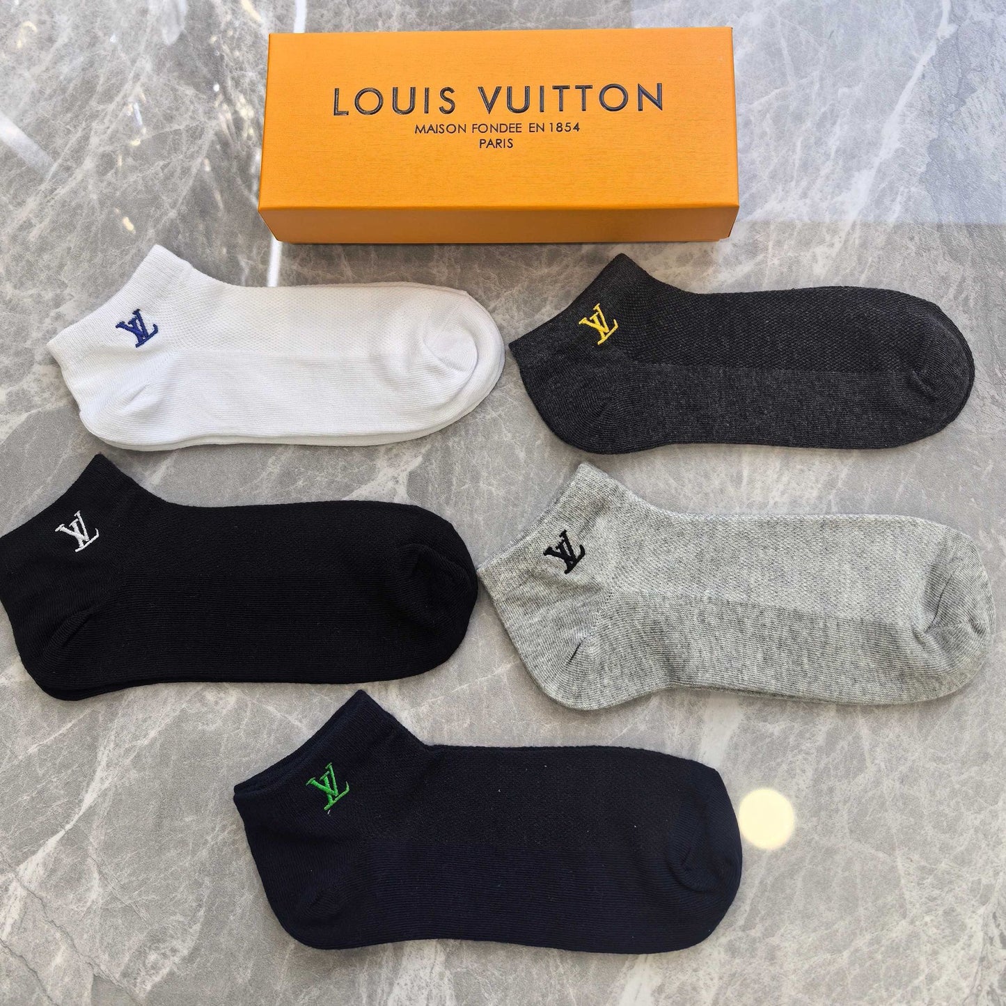 LV 5-Pair Gift Box Casual High-Stretch Athletic Ankle Socks Item NO.:HF-SK006