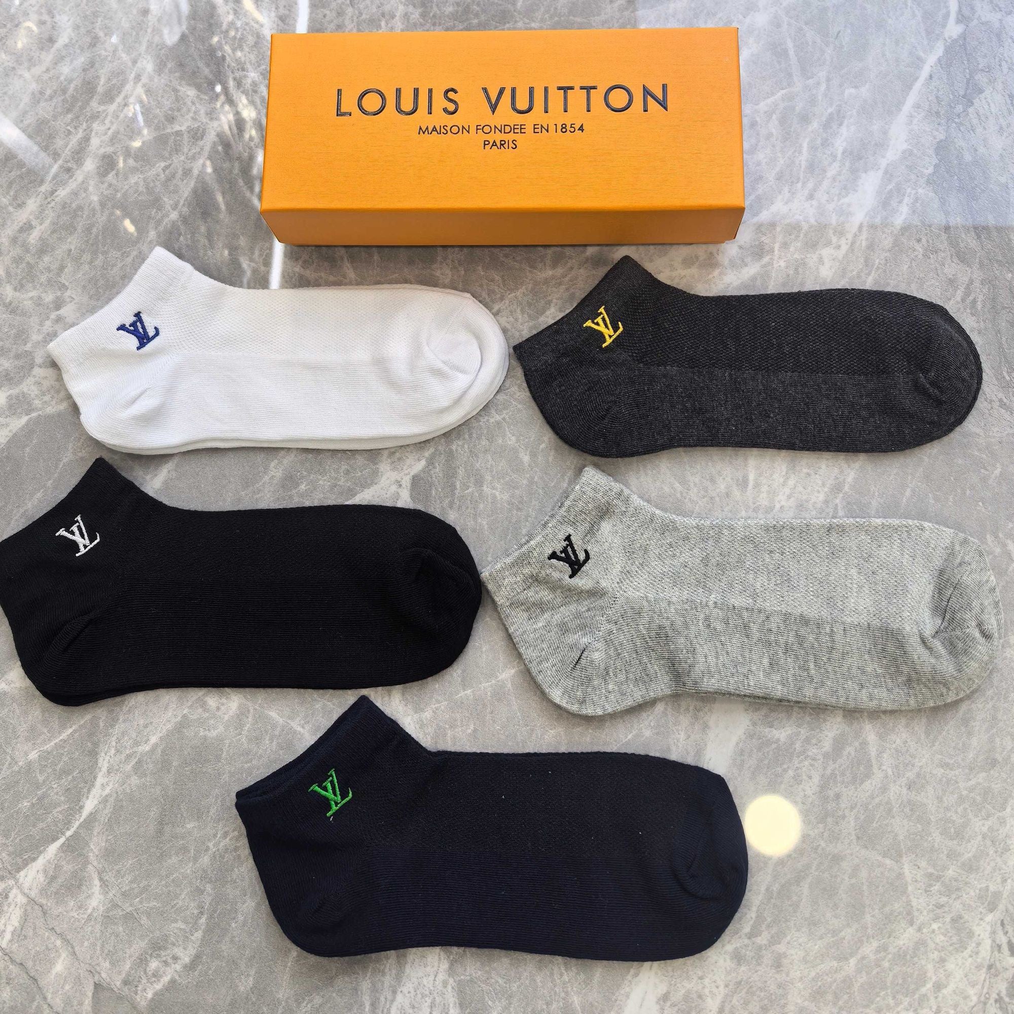 LV 5-Pair Gift Box Casual High-Stretch Athletic Ankle Socks Item NO.:HF-SK006
