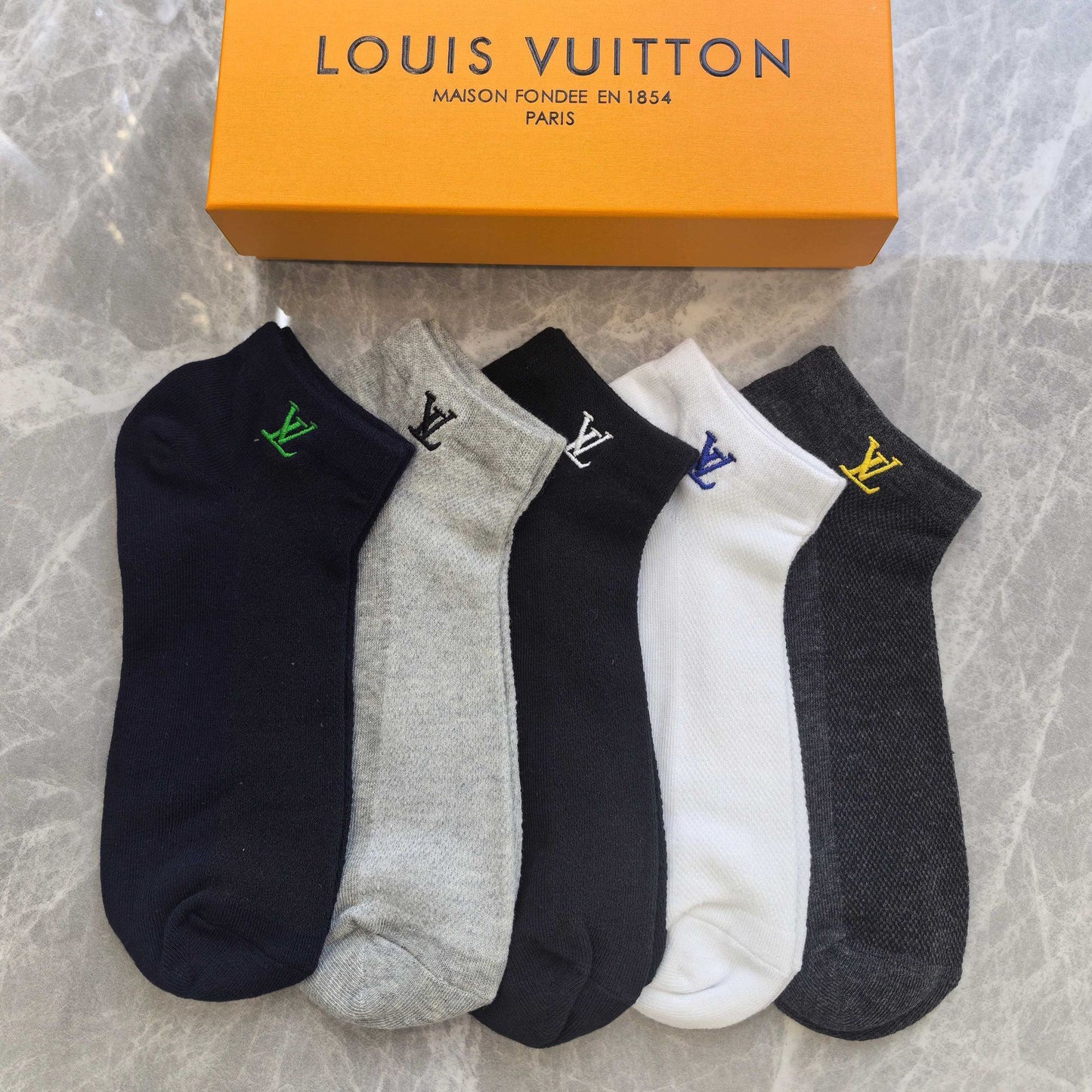 LV 5-Pair Gift Box Casual High-Stretch Athletic Ankle Socks Item NO.:HF-SK006
