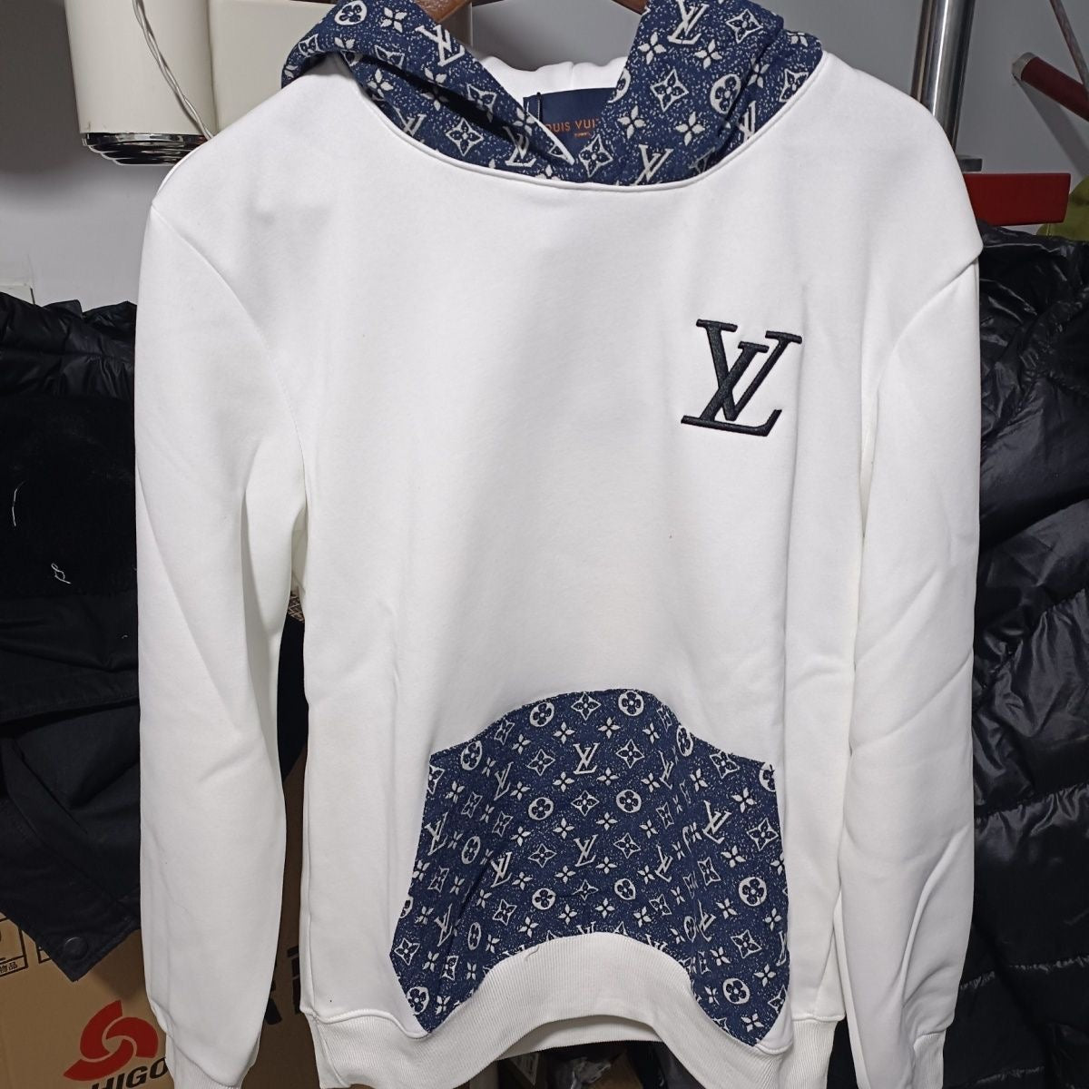 LV Long Sleeve Hooded Embroidered Loose Couple Hoodies Item NO.:HF-CT007