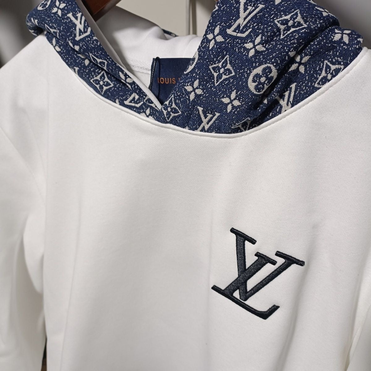 LV Long Sleeve Hooded Embroidered Loose Couple Hoodies Item NO.:HF-CT007