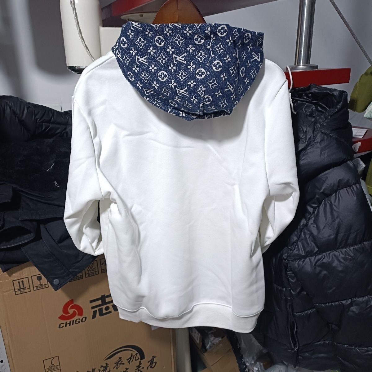 LV Long Sleeve Hooded Embroidered Loose Couple Hoodies Item NO.:HF-CT007